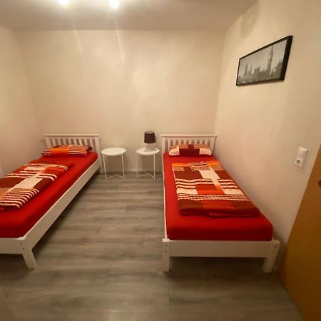 Ferienwohnung - Monteurwohnung Familie Houri Neupotz Ngoại thất bức ảnh